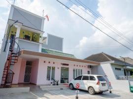 RedDoorz near Rita Supermall Purwokerto 2，位于普禾加多的酒店