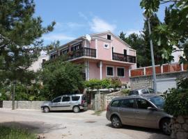 Apartments and rooms with parking space Punat, Krk - 5363，位于普纳特的酒店