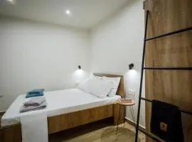 Central Corner Apts - Charming Apartments for 3 in the Heart of the City Perfect for Memorable Summer Experiences By Villa Mana Gers