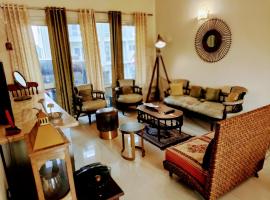 Luxurious Affordable Serviced Apt PariChowk/ExpoMart/Expressway Noida，位于大诺伊达的酒店