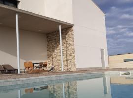 Casa Maria Dolors con piscina y jardin privado，位于Puig-Gros的家庭/亲子酒店
