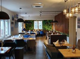 伦布利克酒店 - 餐厅 - 乡村俱乐部，位于彼得堡的酒店