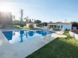 Agradable Villa con piscina