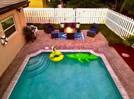Home in West Palm Beach with Heated Pool，位于西棕榈滩的乡村别墅