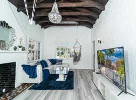 Bike to Beach-Spacious With Patio BBQ & Game Room (Pet-Friendly)，位于哈兰代尔海滩的酒店