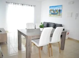 Lovely - Luxury 3 Bedrooms 500m from the Beach.