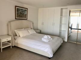 Arlberg 204 Ski-In Ski-Out Studio Apartment，位于布勒山的滑雪度假村
