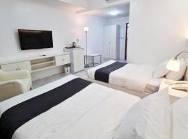 Staycation Hotel，位于San Jose的酒店