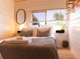 Boho Hill Apartment - Great Barrier Island Escape，位于Port Fitzroy的公寓