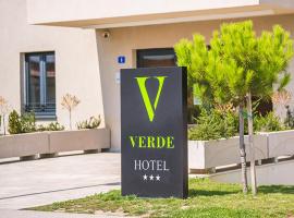 Hotel Verde，位于波德戈里察波德戈里察国际机场 - TGD附近的酒店