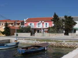 Rooms by the sea Kustici, Pag - 6288，位于库斯提奇的住宿加早餐旅馆