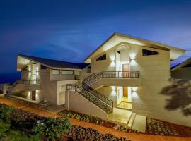 Vee Resort- The Suites of Royals，位于马哈巴莱斯赫瓦尔的酒店