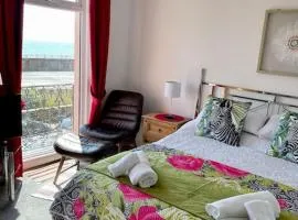 "The Celebration" Seafront Apartment