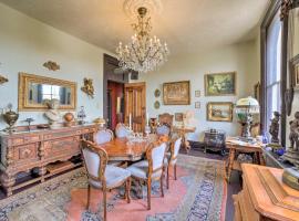 Vintage Apartment in Historic Downtown La Porte!，位于拉波特的酒店