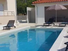 Villa Ana perfect for families with kids and groups,House with heated Pool