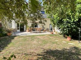 Chambres d hôtes avec Piscine et Spa La Folière Saumur，位于Villebernier的住宿加早餐旅馆