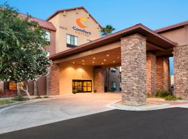 Comfort Suites Goodyear-West Phoenix，位于嘉年固特异棒球场附近的酒店