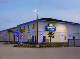 Days Inn & Suites by Wyndham Greater Tomball，位于汤博尔的酒店