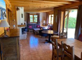 Chalet individuel avec cheminée et garage, 10 pers, La Clusaz - FR-1-459-2，位于拉克吕萨的酒店