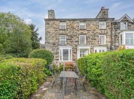 Dolgellau Townhouse 2 Minutes to Town & Mountains，位于多尔盖罗的酒店