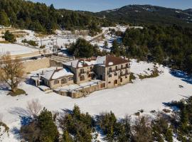 卡尔亚提斯度假酒店，位于塞尼梅西奇卡罗的酒店