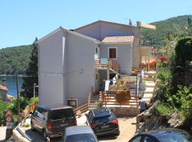 Apartments by the sea Valun, Cres - 8081，位于瓦伦的酒店