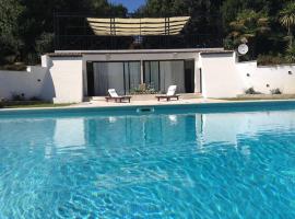 Rome villa swimming pool，位于坎帕尼亚诺·迪罗马的公寓