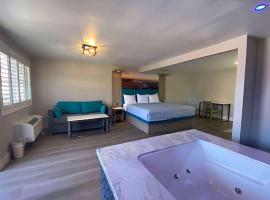 Super 8 by Wyndham Oceanside Downtown，位于奥欣赛德加州乐高乐园附近的酒店