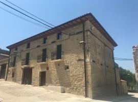 CASA EGIPCIA Preciosa casa centenaria en el Camino de Santiago，位于滨河托雷斯的酒店