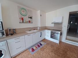 GITE RURAL CHATAIGNERAIE CANTALIENNE，位于Saint-Antoine的酒店