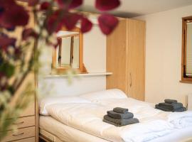 Studio direkt im Zentrum, tolle Terrasse, Aussicht，位于采尔马特的自助式住宿