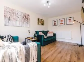 Charming 3-Bed cottage in Chester, ideal for Families & Workers, FREE Parking - Sleeps 7