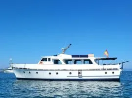 Don Maximo Yacht Hotel