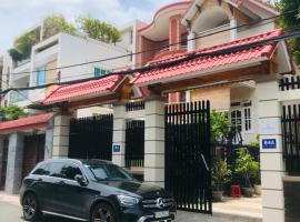 Châu Gia Villa Vũng Tàu - Có chỗ đậu xe hơi，位于头顿的别墅