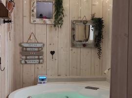 Appart Aix sauna jacuzzi balneo spa privatifs hyper centre historique cour intérieur，位于普罗旺斯艾克斯的Spa酒店