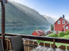 Cabin alongside the beautiful fjærlandsfjord，位于菲耶兰的度假屋