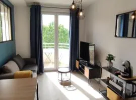 Indy Appart - T2 moderne - Clim - Parking - Balcon vue - Calme Propre