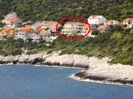 Seaside apartments with a swimming pool Zavalatica, Korcula - 9150，位于扎瓦拉提卡的酒店