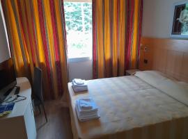 HOTEL EUROPA，位于里瓦罗洛-卡纳韦塞的酒店