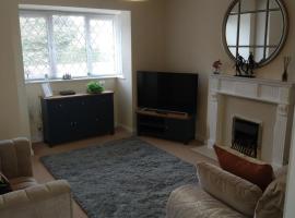 Sunningdale homely detached family/contractor 3 bed house，位于Lincolnshire贝尔顿伍兹酒店和乡村俱乐部附近的酒店