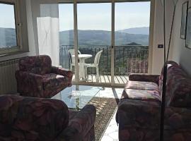 Benvenuti alla Red House dei Nebrodi，位于Cesarò的酒店