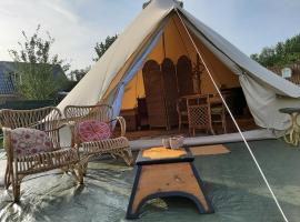 Glamping De Vrije Wind, Tentverhuur，位于Houwerzijl的豪华帐篷