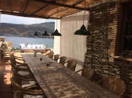 Isla Privada en Cadaqués de ensueño con 11 habitaciones dobles con baño privado y piscina，位于卡达克斯的酒店