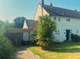 Sea Bean 2 Bedroom House Manorbier Tenby Pet Friendly，位于马诺比尔的酒店