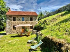 La petite Maison du Bonheur & Jacuzzi，位于Croze的酒店