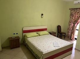 Montagna Hostel, Motel and Campsite，位于Librazhd的酒店