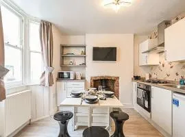 Stylish Modern Two Bedroom Fishermans Cottage Central Brighton