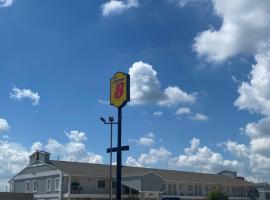 Super 8 by Wyndham Terrell，位于特勒尔的酒店