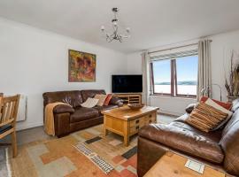 Penthouse Seafront Largs，位于拉格斯的公寓