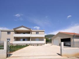 Apartments with a parking space Plano, Trogir - 11649，位于特罗吉尔的公寓